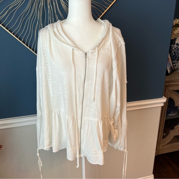 NWOT POL White Hooded Top with Lace Accents - Picture 1 of 8